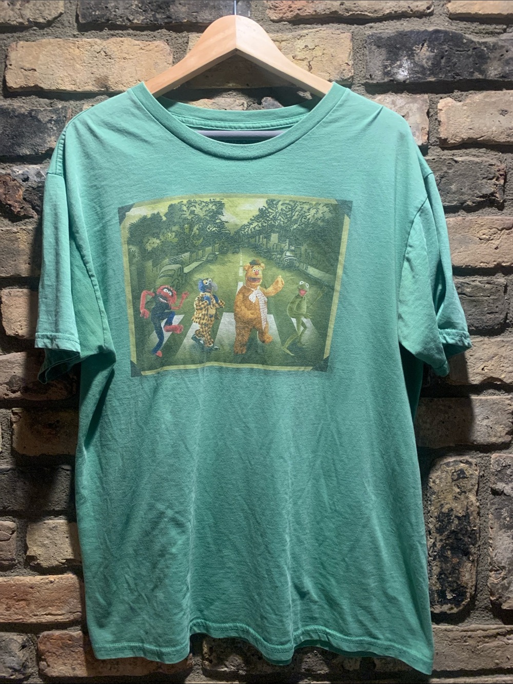 Men’s Muppets Abbey Road Beatles green tshirt size large